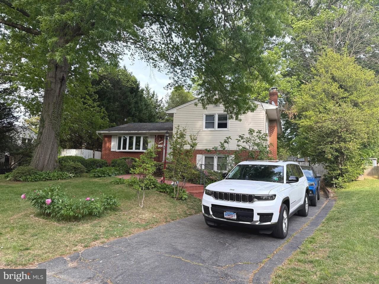 1631 Warner Ave - Photo 2 of 30