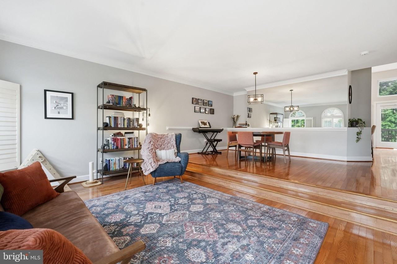 6320 Dunman Way - Photo 4 of 33