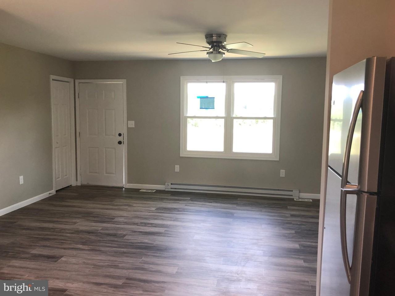 9382 Windsor Dr - Photo 3 of 11