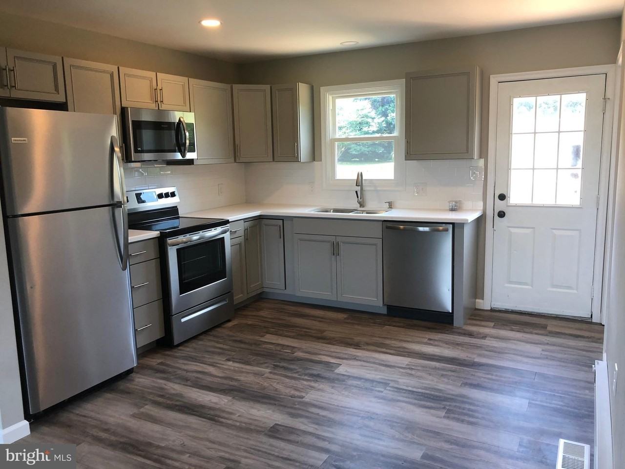 9382 Windsor Dr - Photo 4 of 11