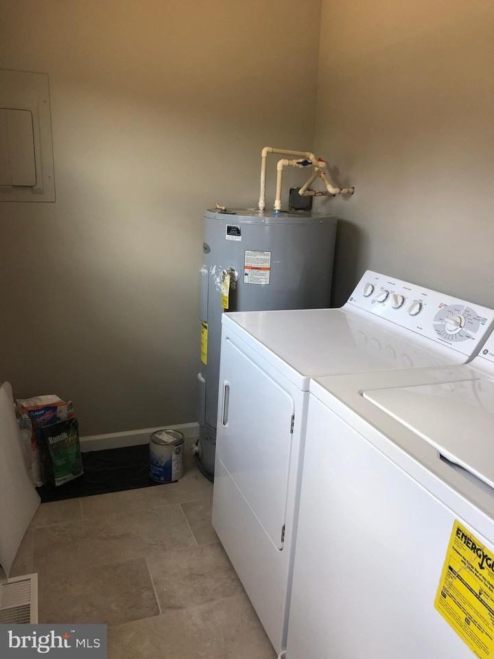 9382 Windsor Dr - Photo 5 of 11