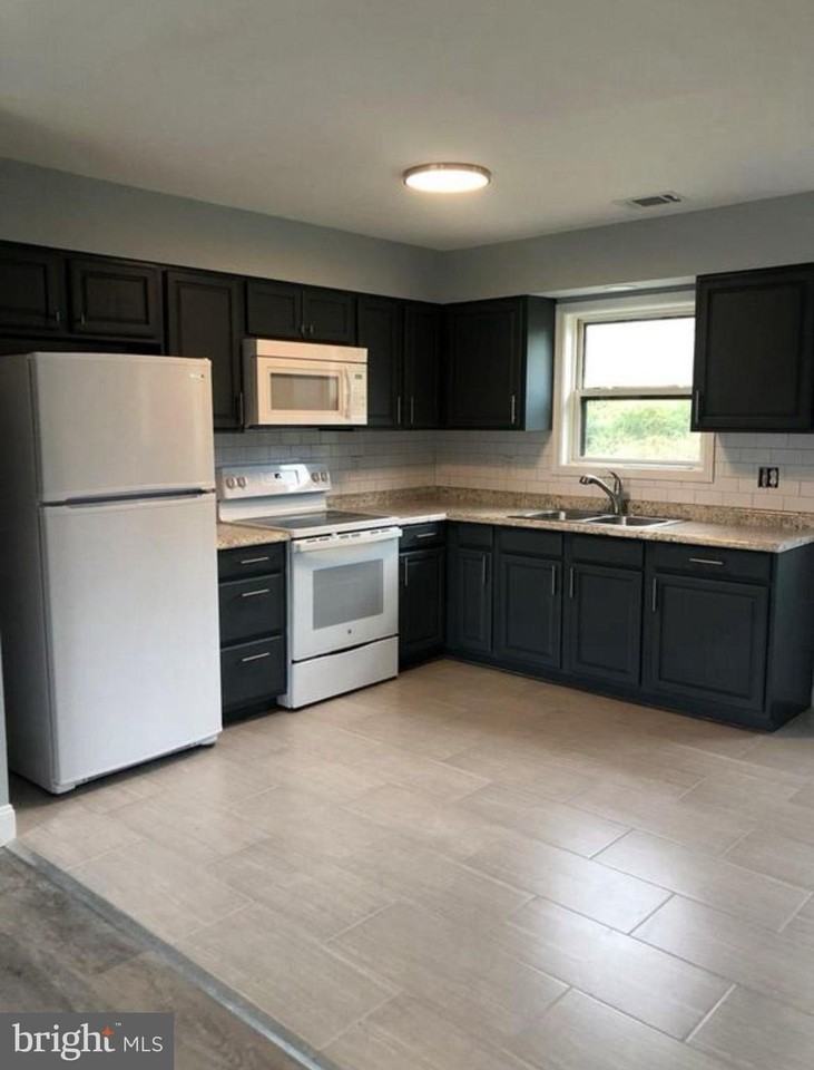 103 Kathy Dr - Photo 4 of 9