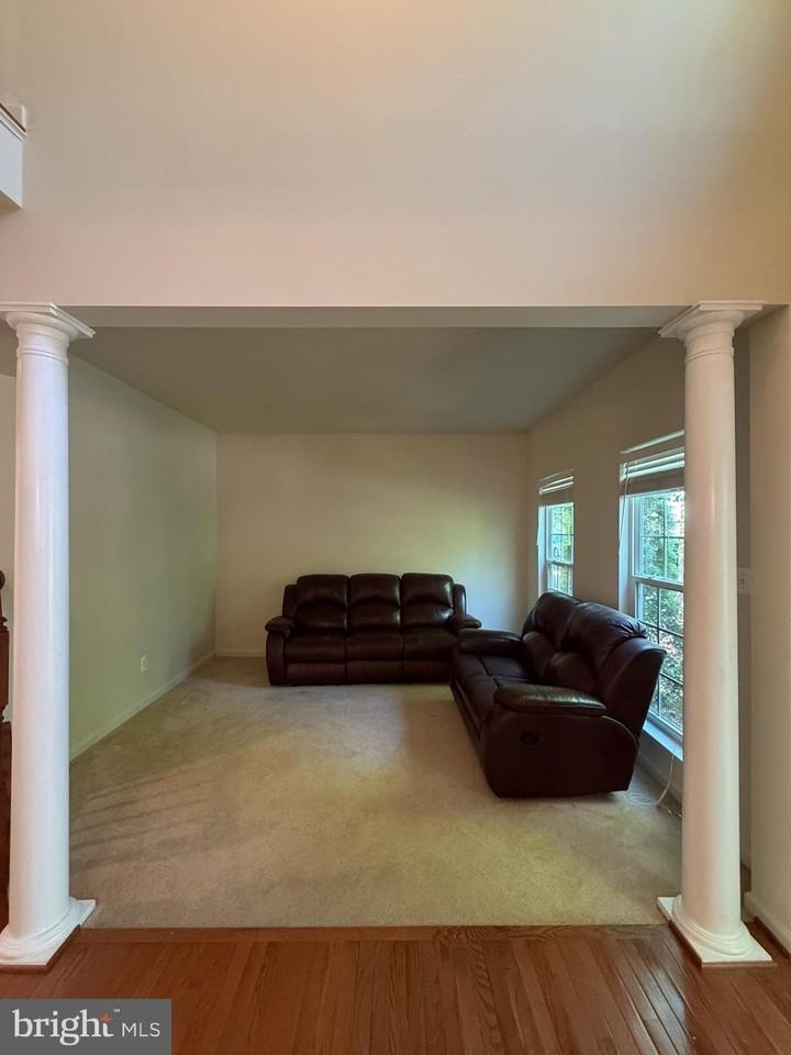 12489 Pfitzner Ct - Photo 3 of 28