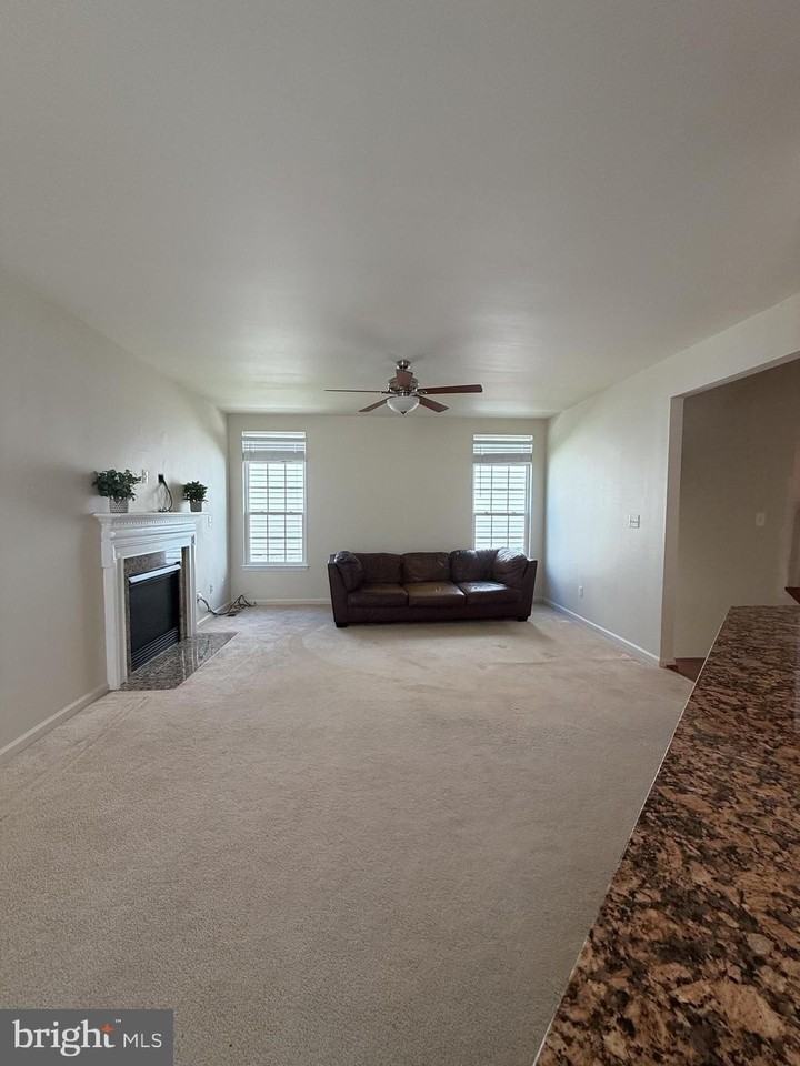12489 Pfitzner Ct - Photo 5 of 28