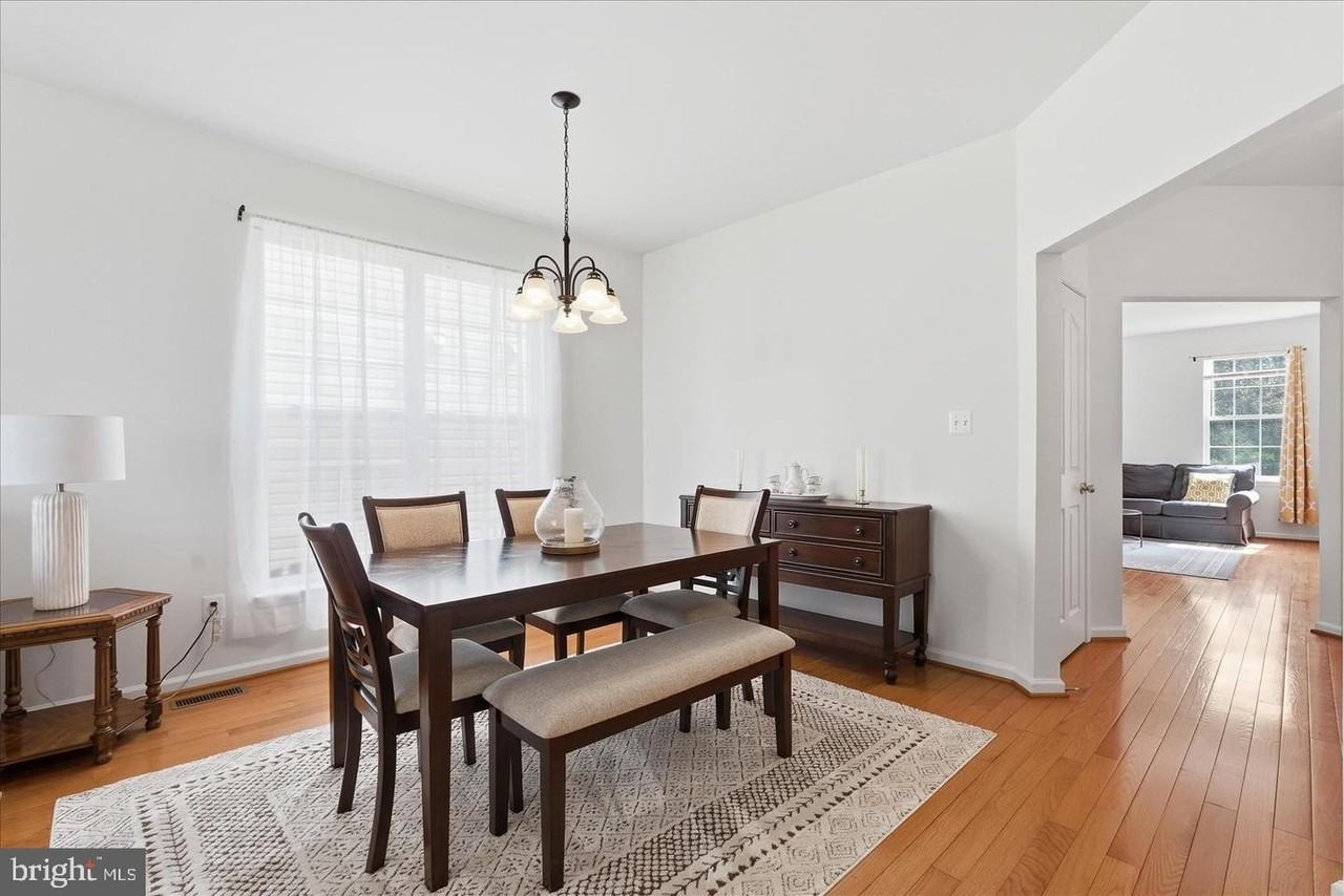 8863 Flatbush Ct - Photo 3 of 20