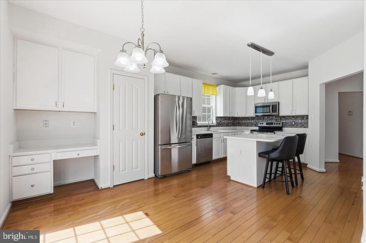 8863 Flatbush Ct - Photo 7 of 20