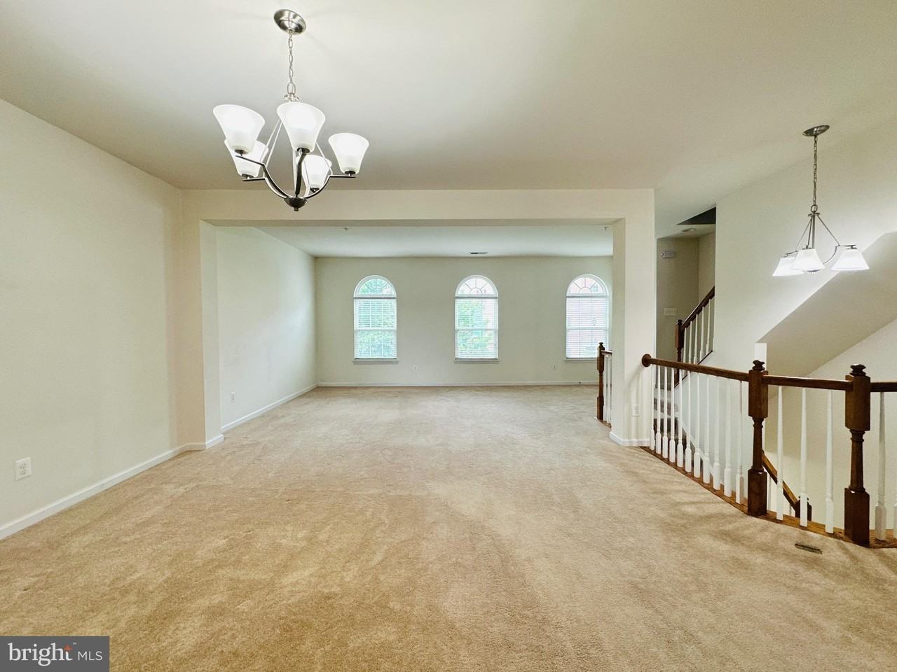 7396 Brunson Cir - Photo 4 of 47
