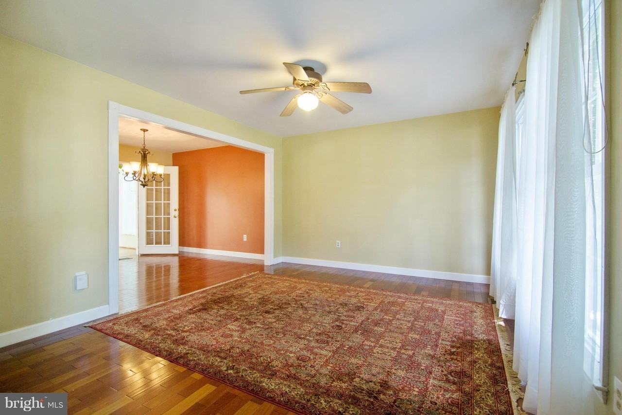 11957 Governors Ct - Photo 3 of 30