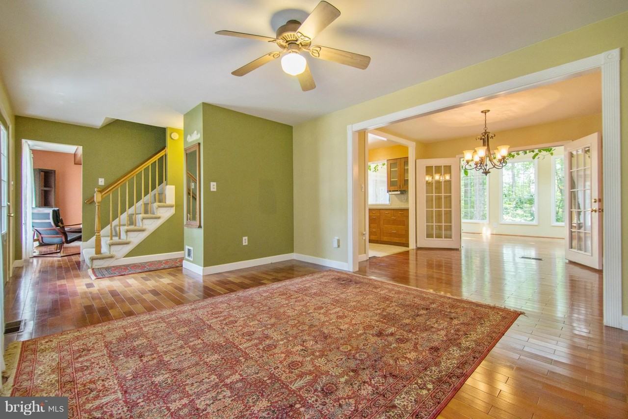 11957 Governors Ct - Photo 4 of 30