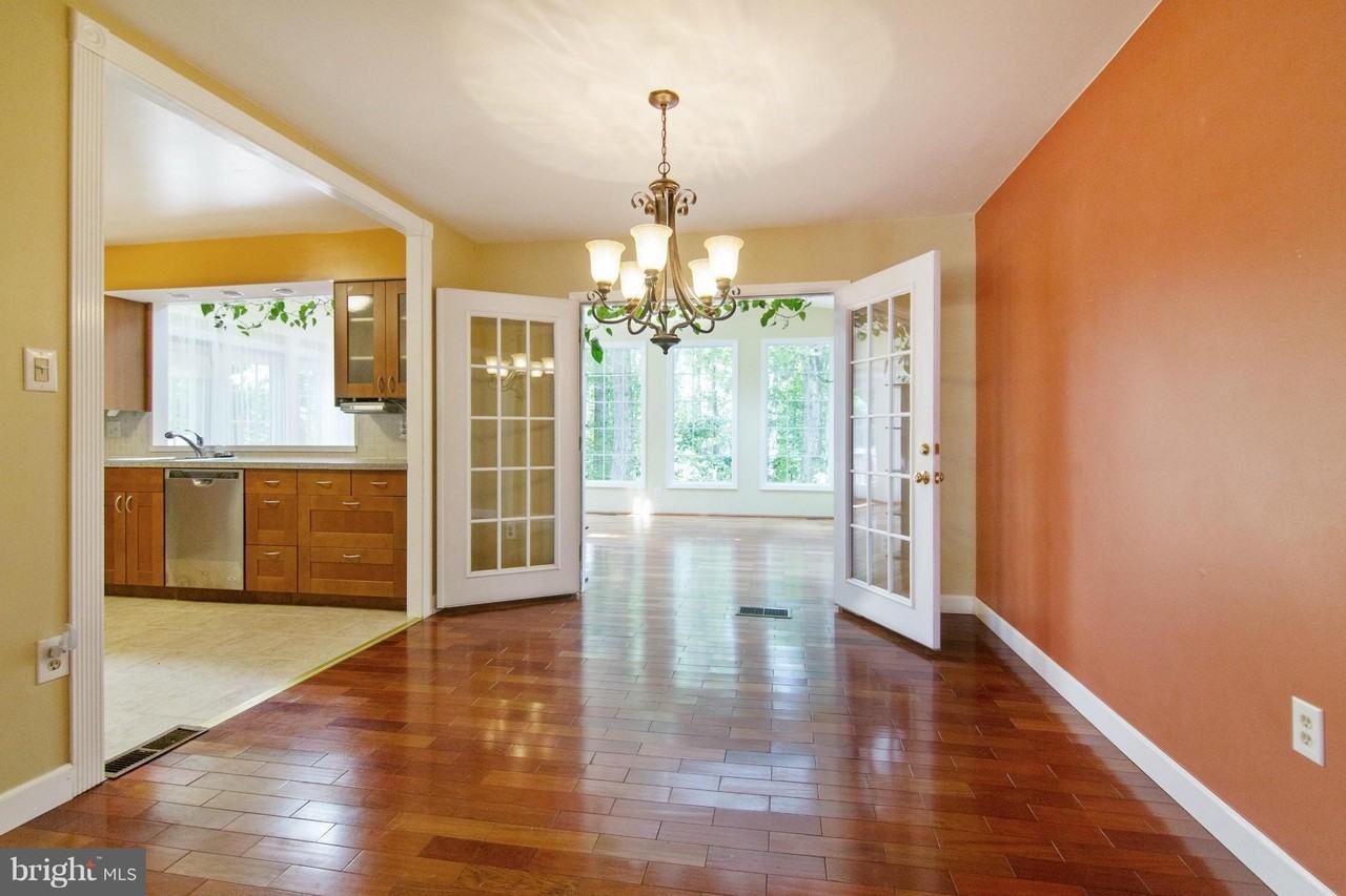 11957 Governors Ct - Photo 5 of 30