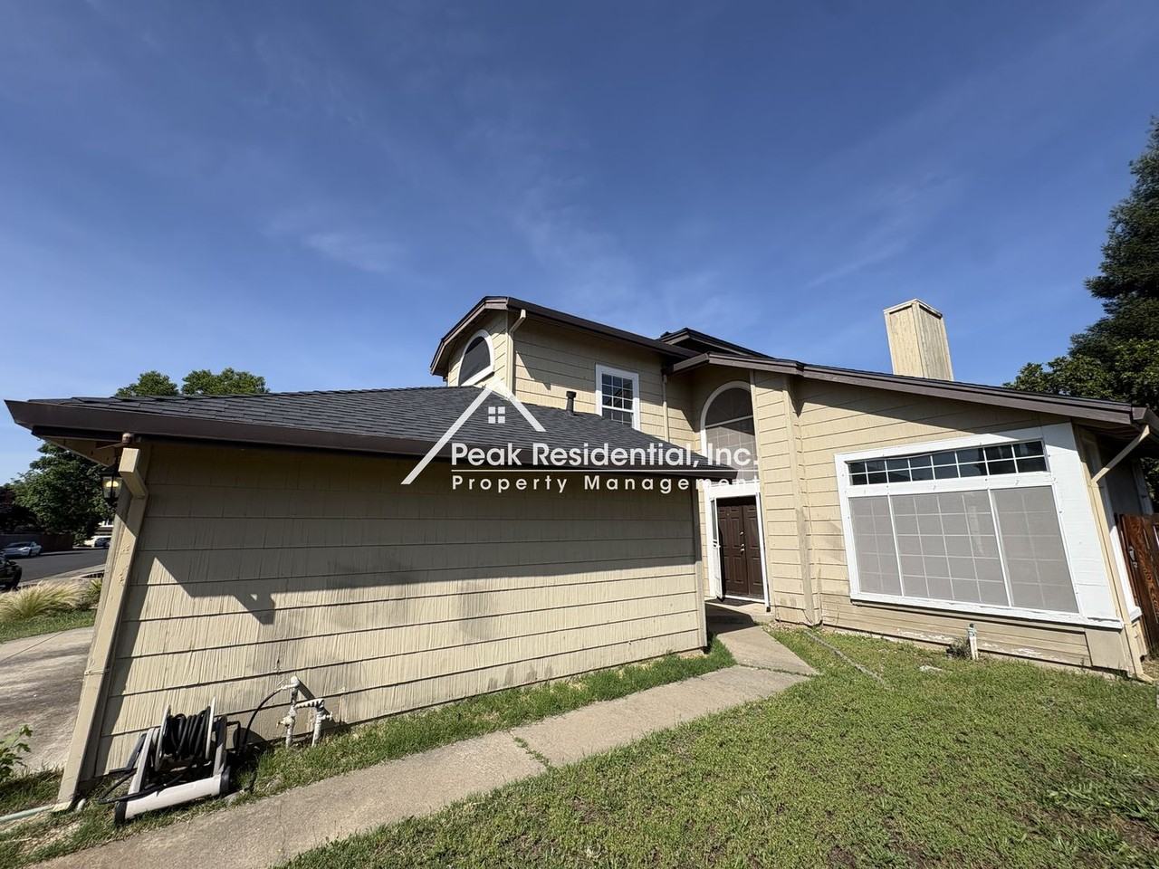 5621 Summit Dr - Photo 3 of 36