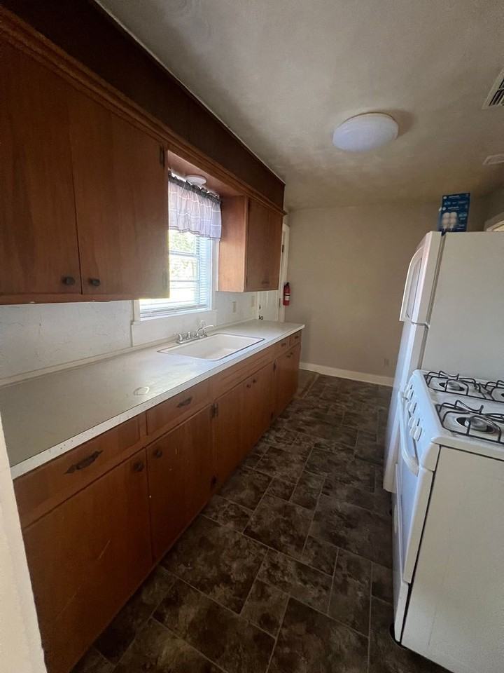 634 E North 15th St - Photo 4 of 10