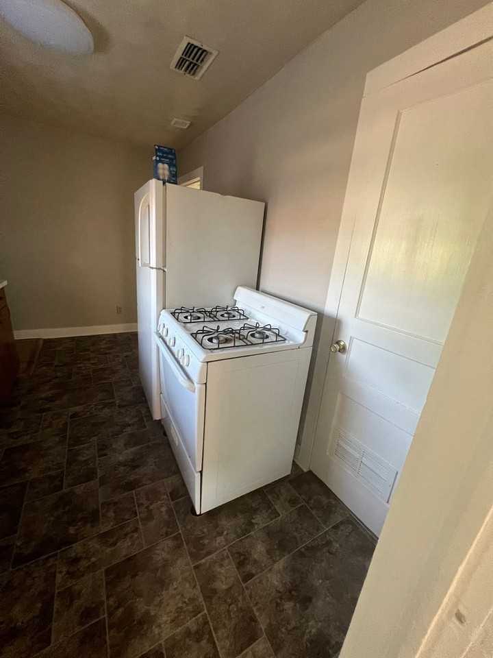 634 E North 15th St - Photo 5 of 10