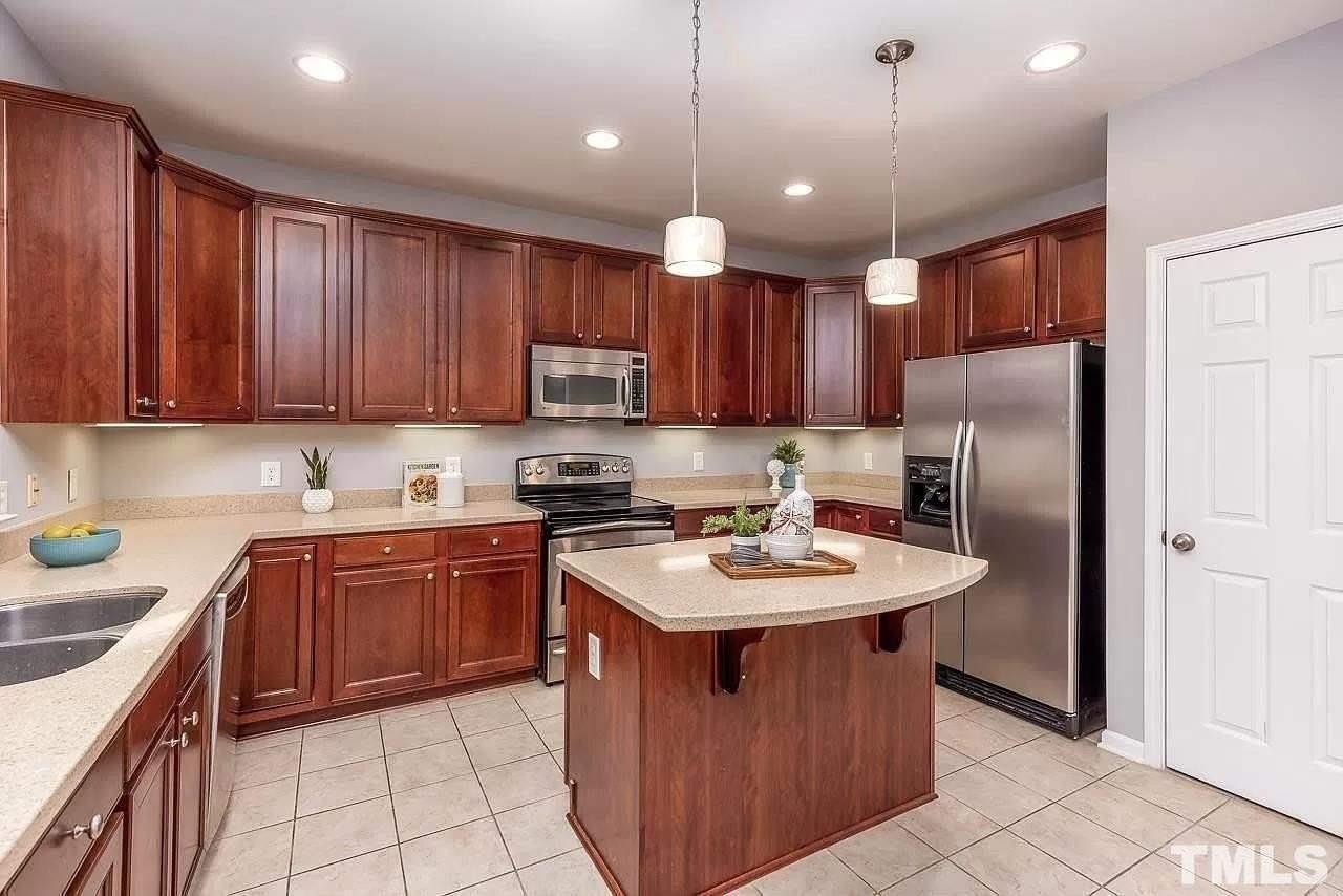 2706 Laurelcherry St - Photo 3 of 3