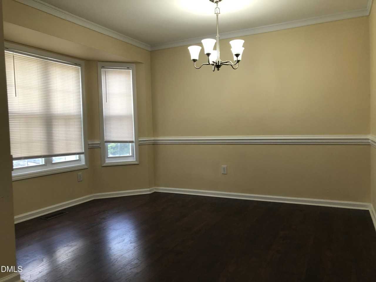 814 Bristol Blue St - Photo 3 of 28
