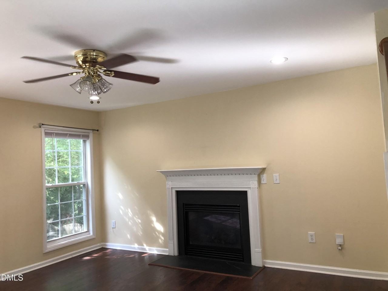 814 Bristol Blue St - Photo 4 of 28