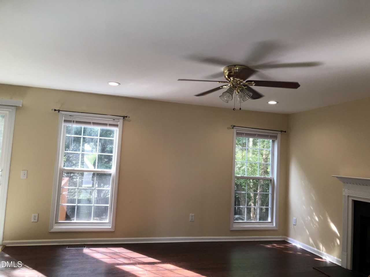814 Bristol Blue St - Photo 5 of 28