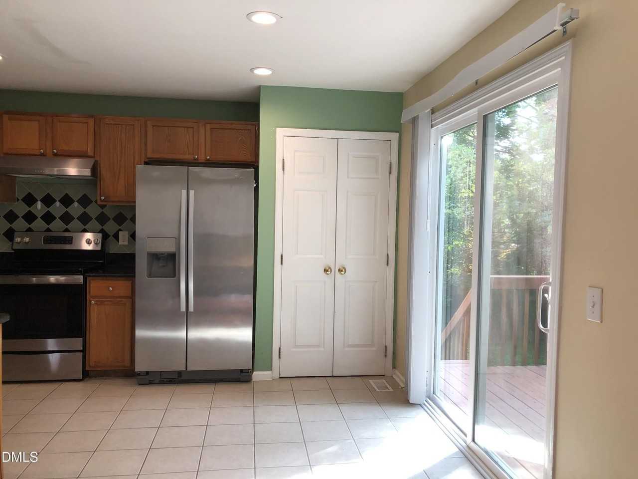 814 Bristol Blue St - Photo 7 of 28