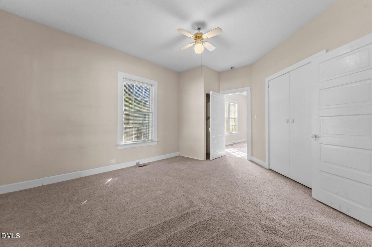 307 E F St - Photo 4 of 27