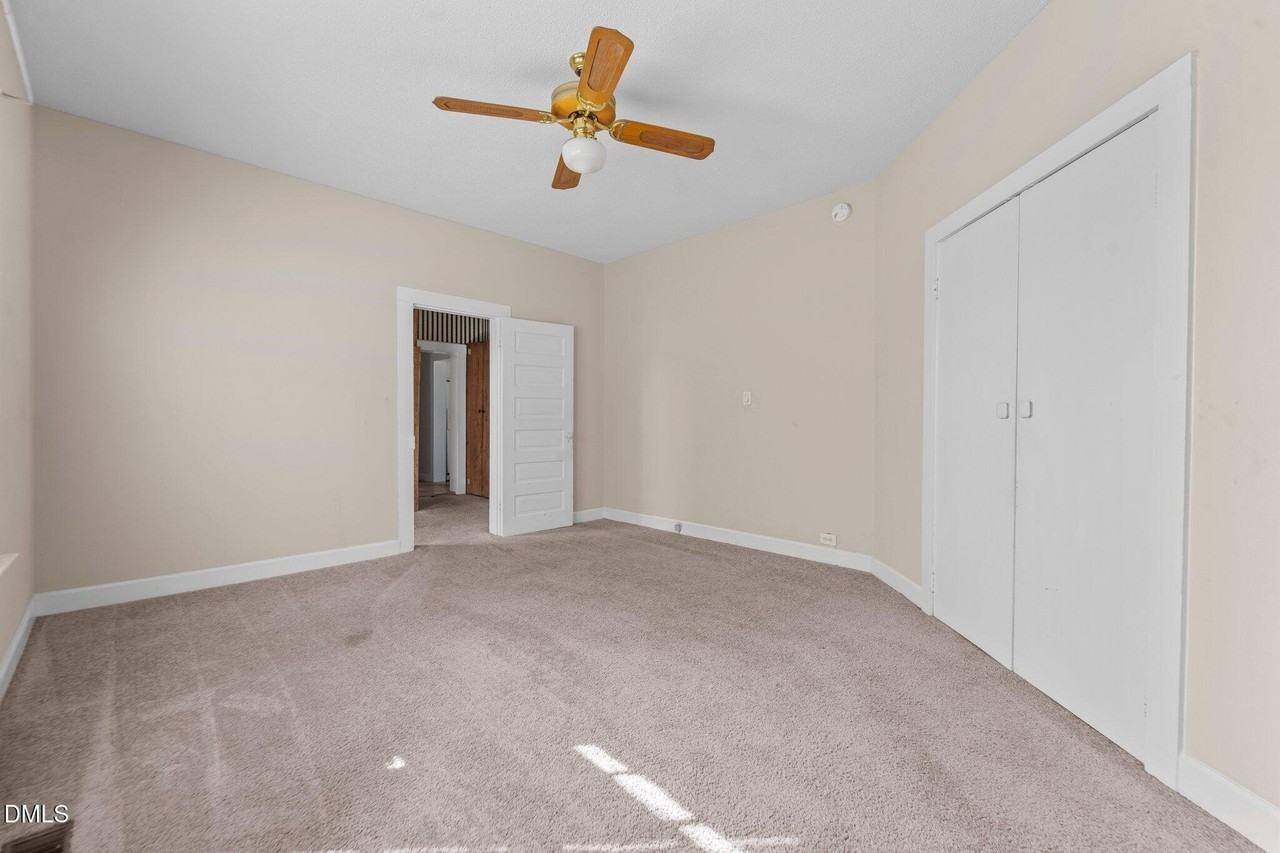 307 E F St - Photo 5 of 27