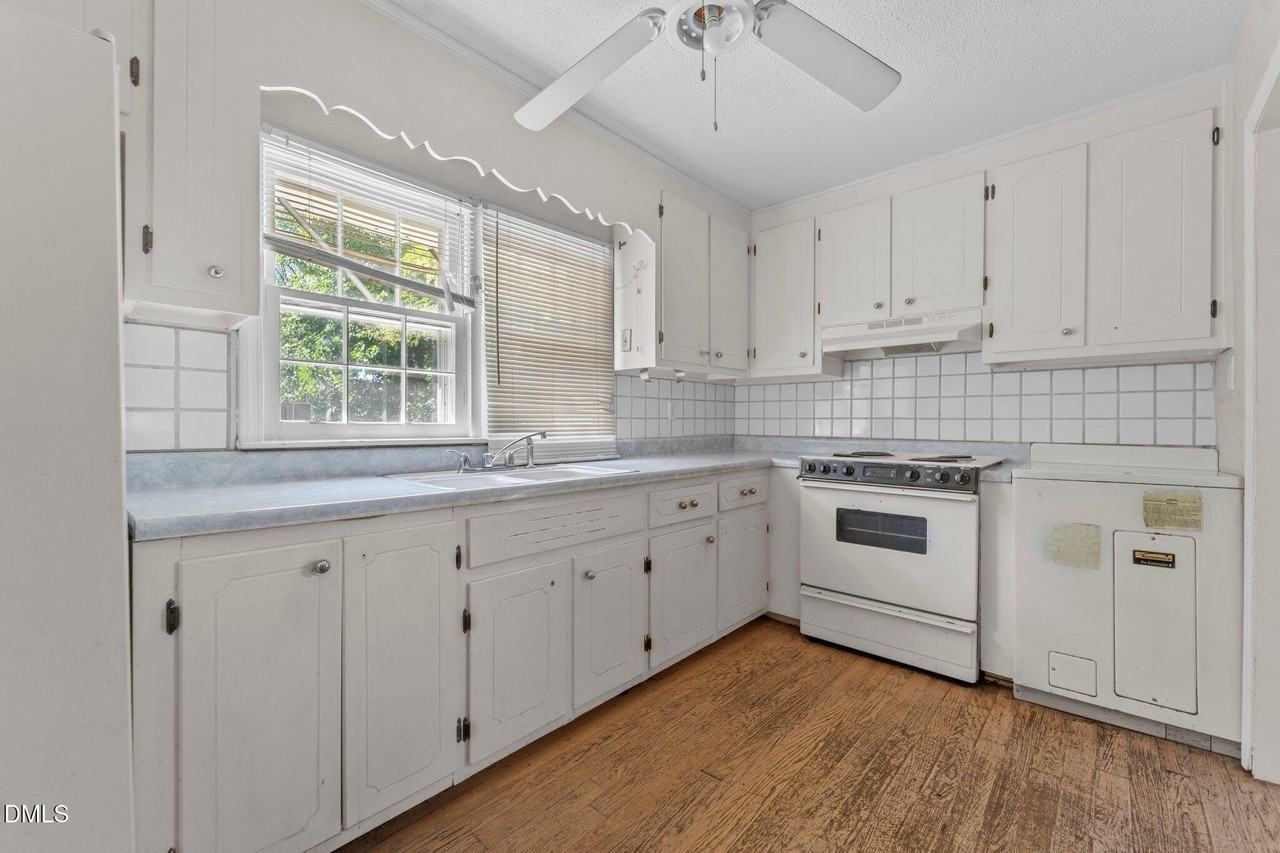 307 E F St - Photo 6 of 27