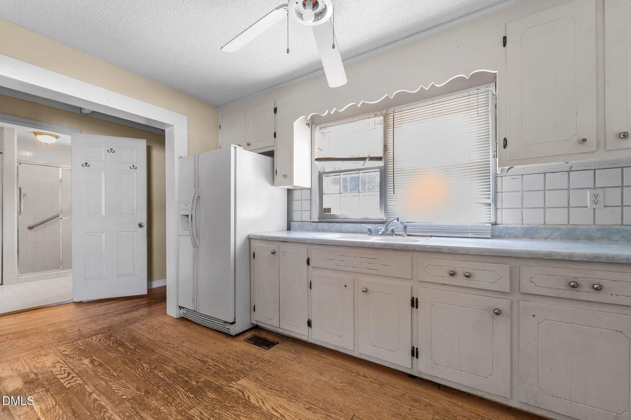 307 E F St - Photo 7 of 27