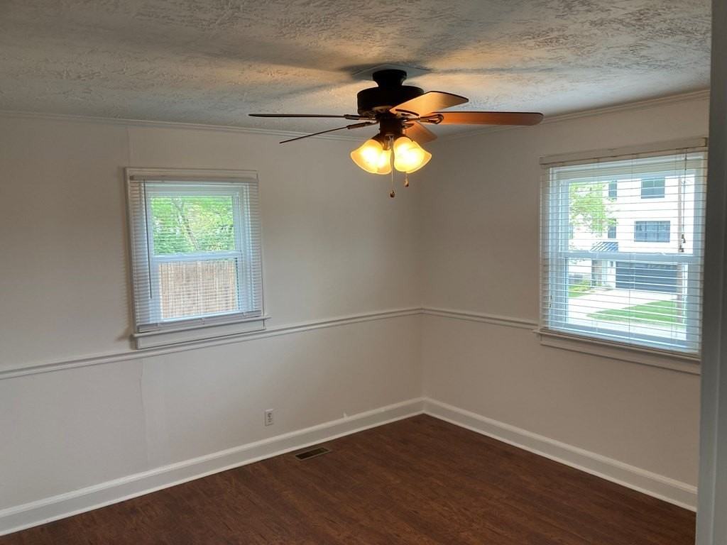 141 Shipley St - Photo 7 of 8