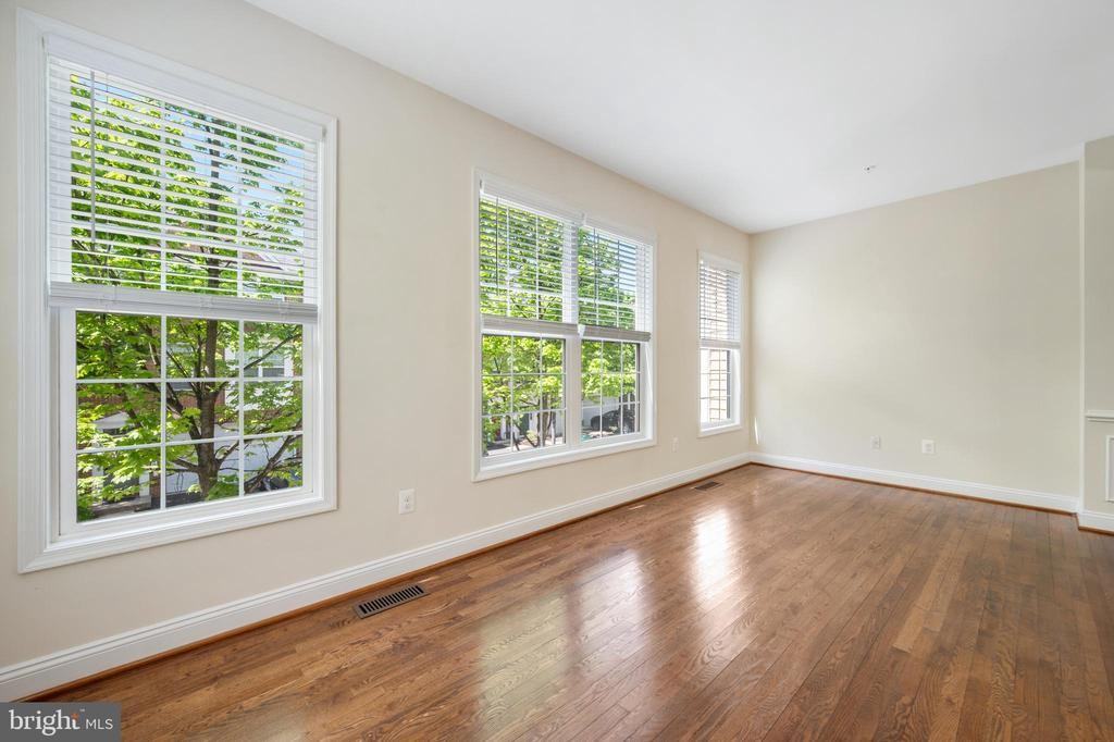 8341 Broderick Cir - Photo 6 of 34