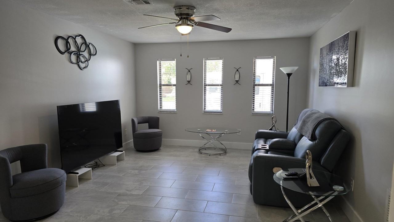 670 Nobles St - Photo 3 of 30