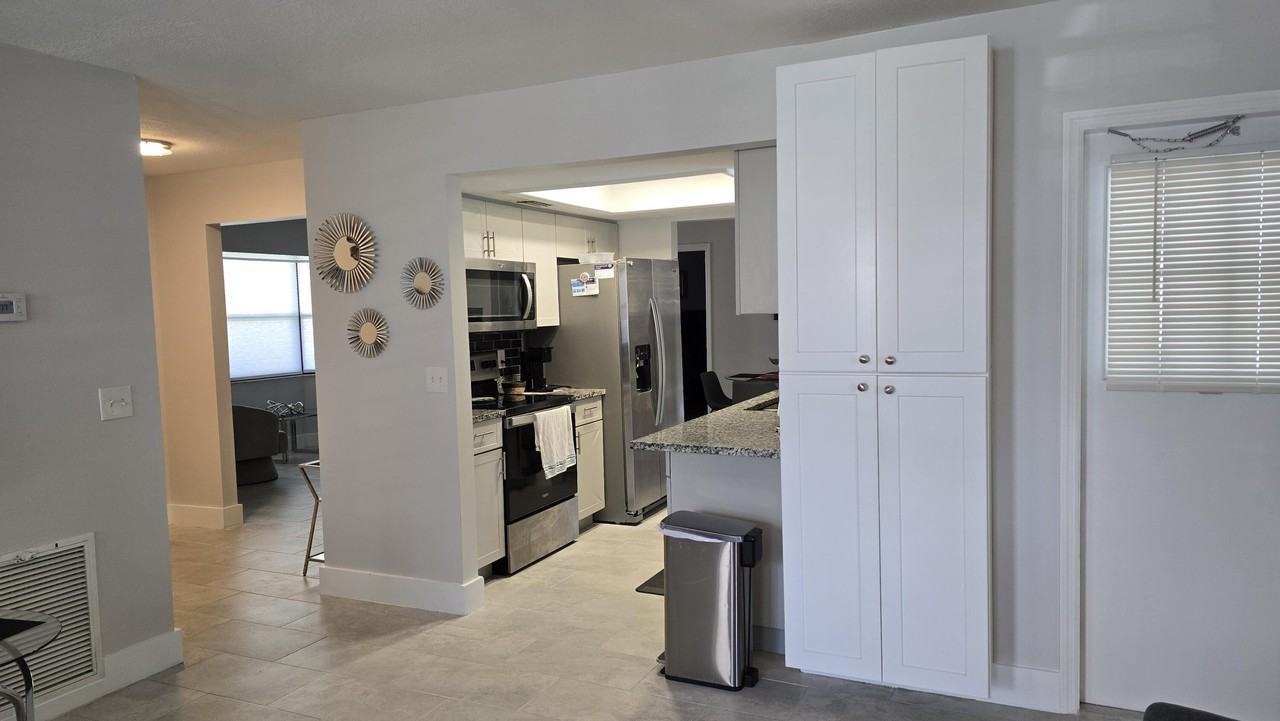 670 Nobles St - Photo 6 of 30