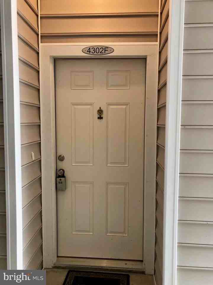 4302F Fullerton Ct