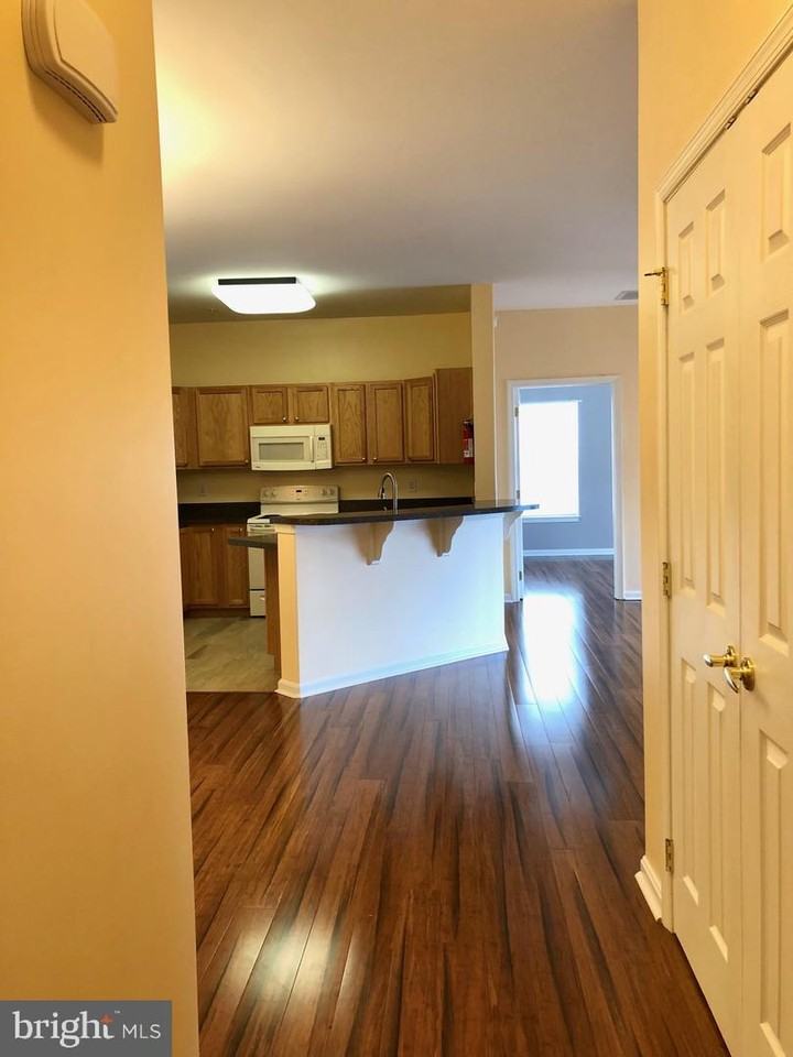 4302F Fullerton Ct - Photo 3 of 28