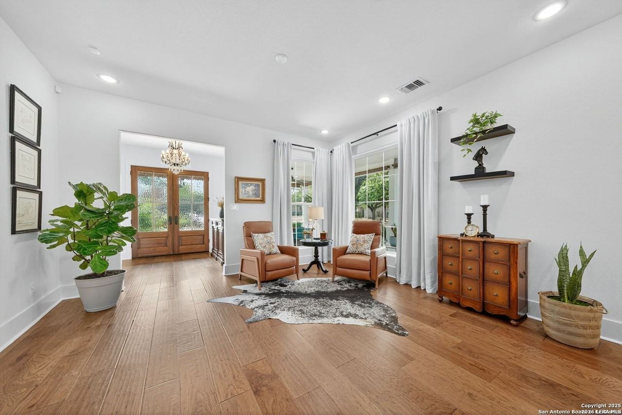217 W Johnson - Photo 4 of 43