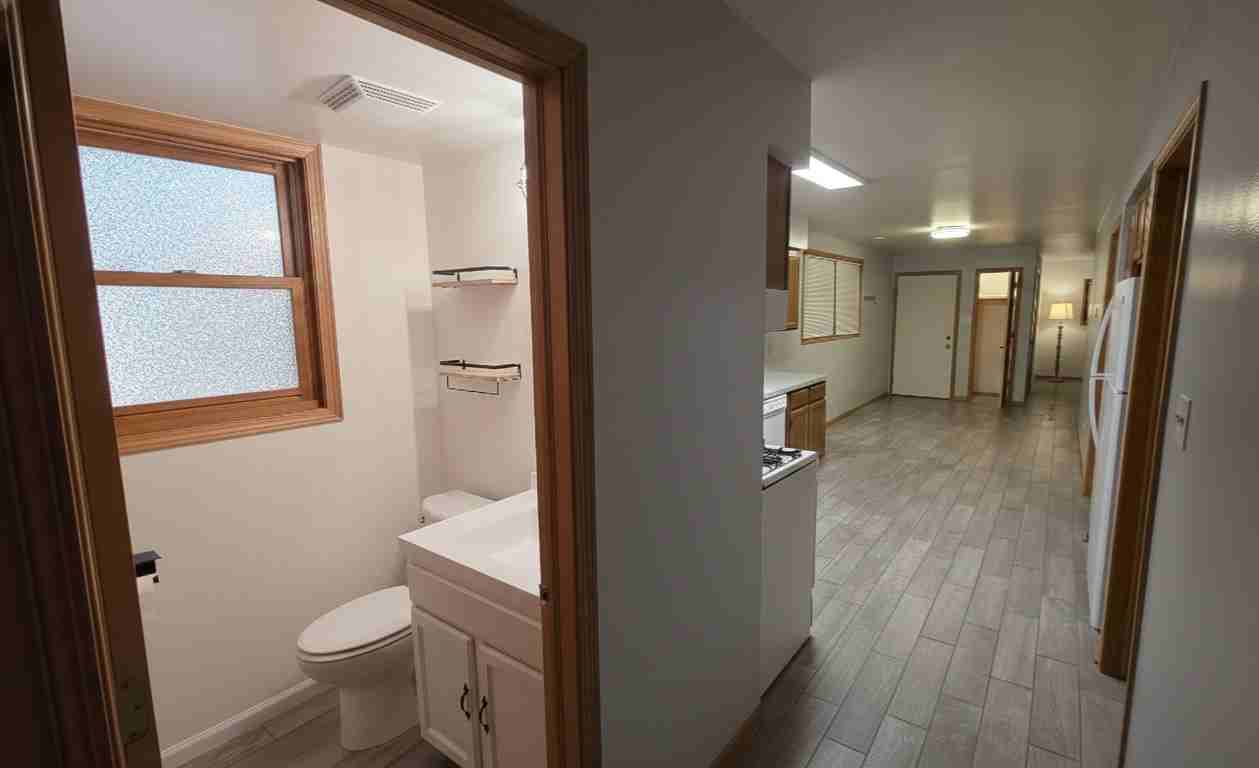 445 W 37th St - Photo 7 of 9