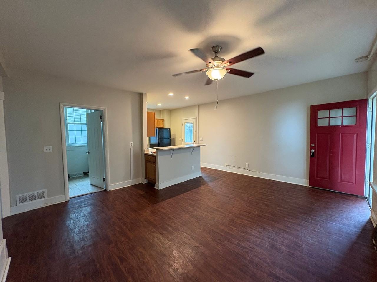 One and Two Bedroom Apartment Building - Photo 4 of 32
