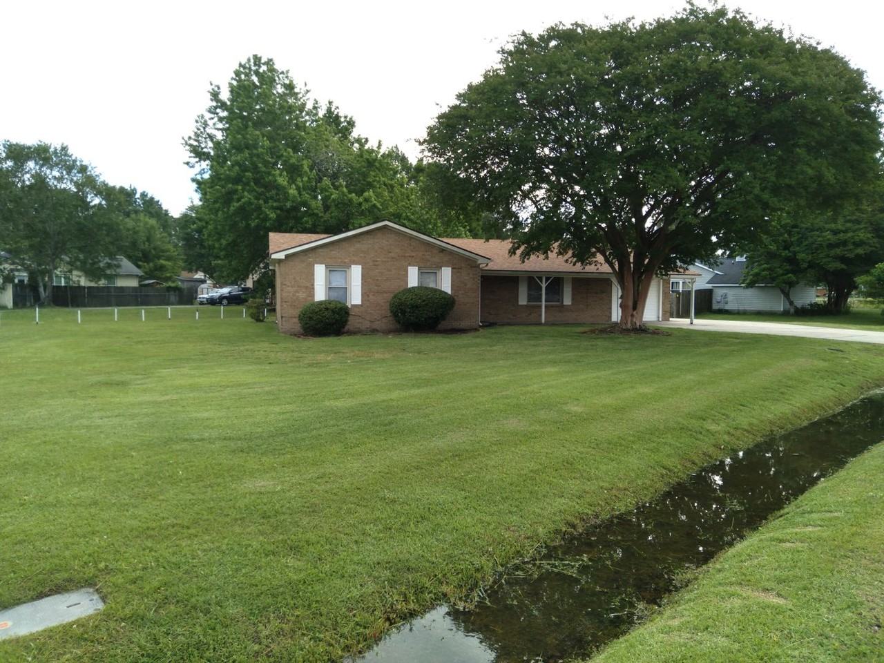 411 Forest Hill Dr - Photo 2 of 24