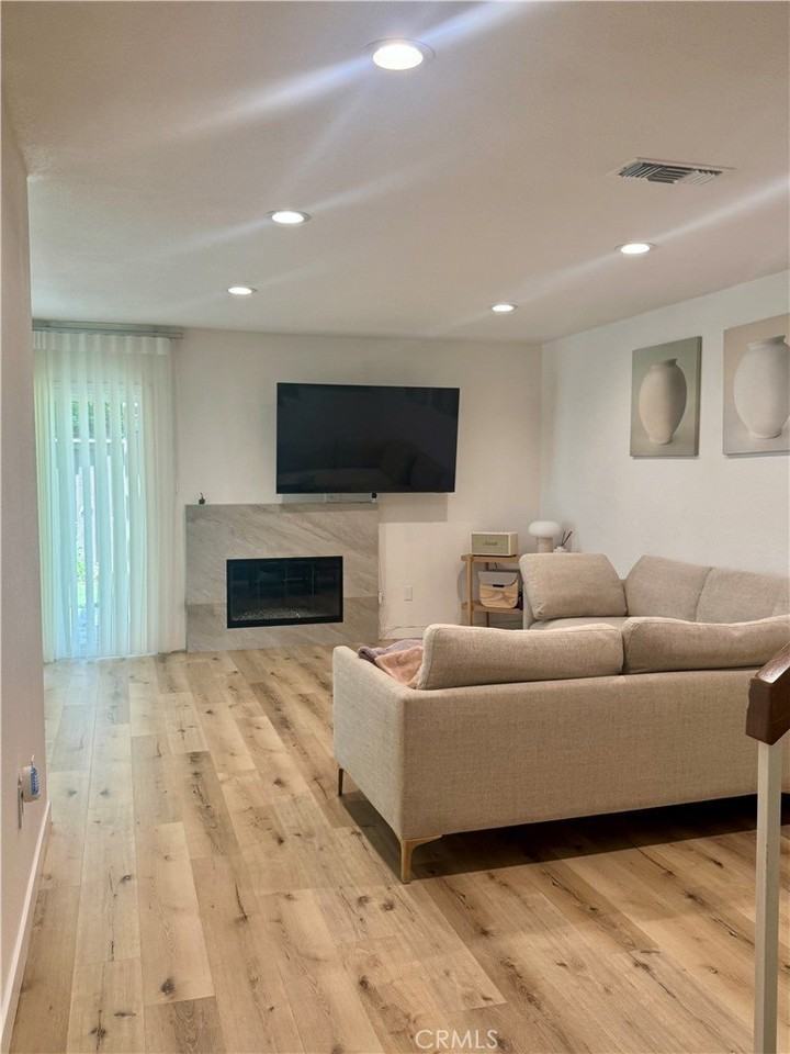 2405 Plaza De Vis - Photo 2 of 23