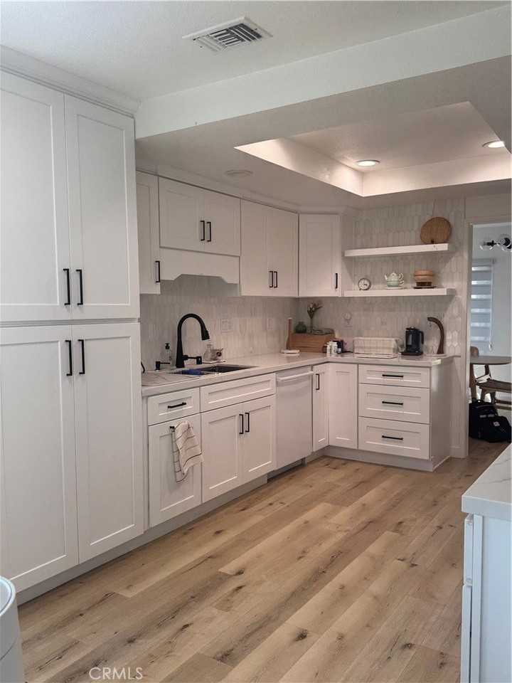 2405 Plaza De Vis - Photo 3 of 23