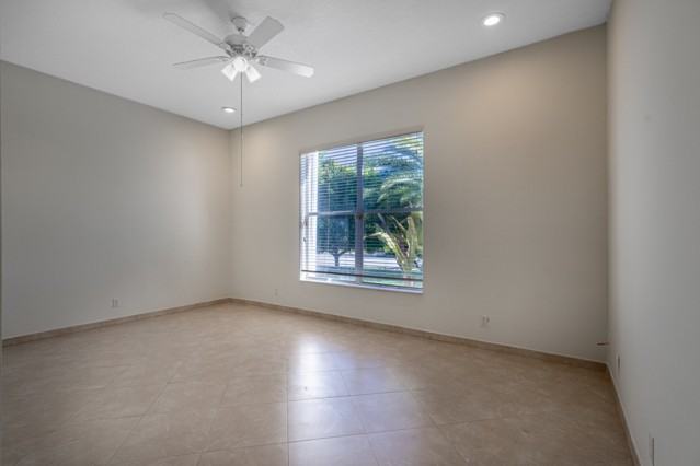 9901 Nw 48th Ct - Photo 5 of 24