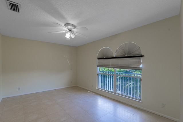 9901 Nw 48th Ct - Photo 7 of 24