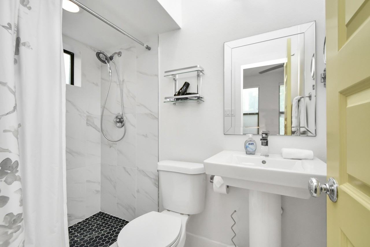 1705 Dunlavy St - Photo 7 of 50