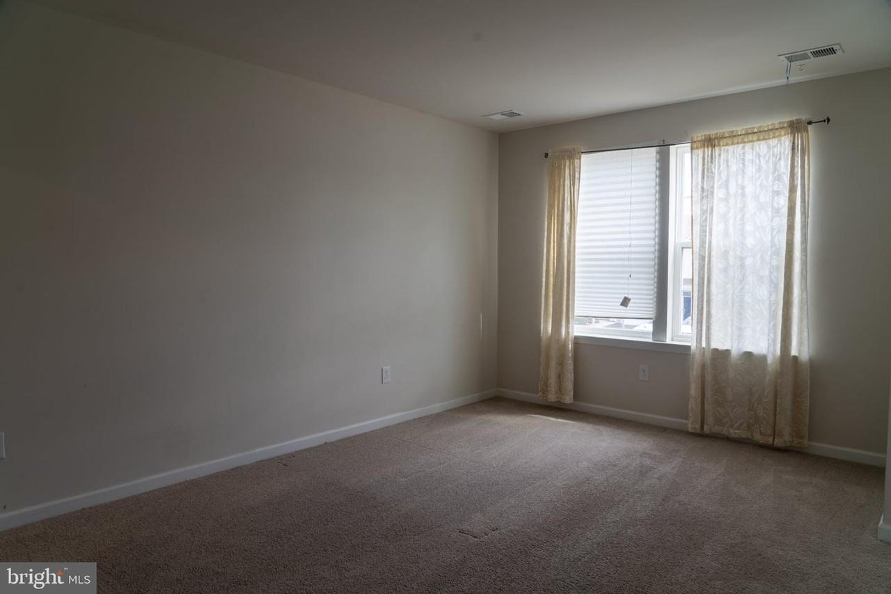 57 Arlotta St - Photo 7 of 17
