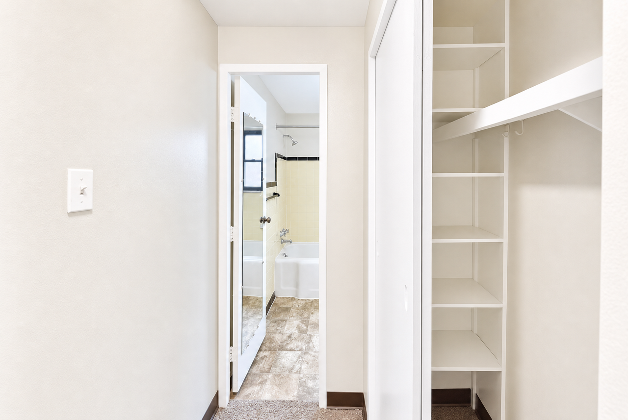 1425 1425 MCFARLAND ROADAPT 602 #602 - Photo 7 of 9