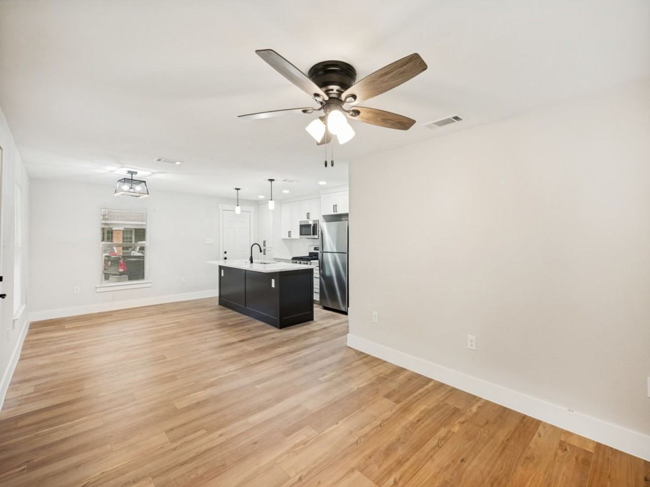 204 Normal St - Photo 4 of 13