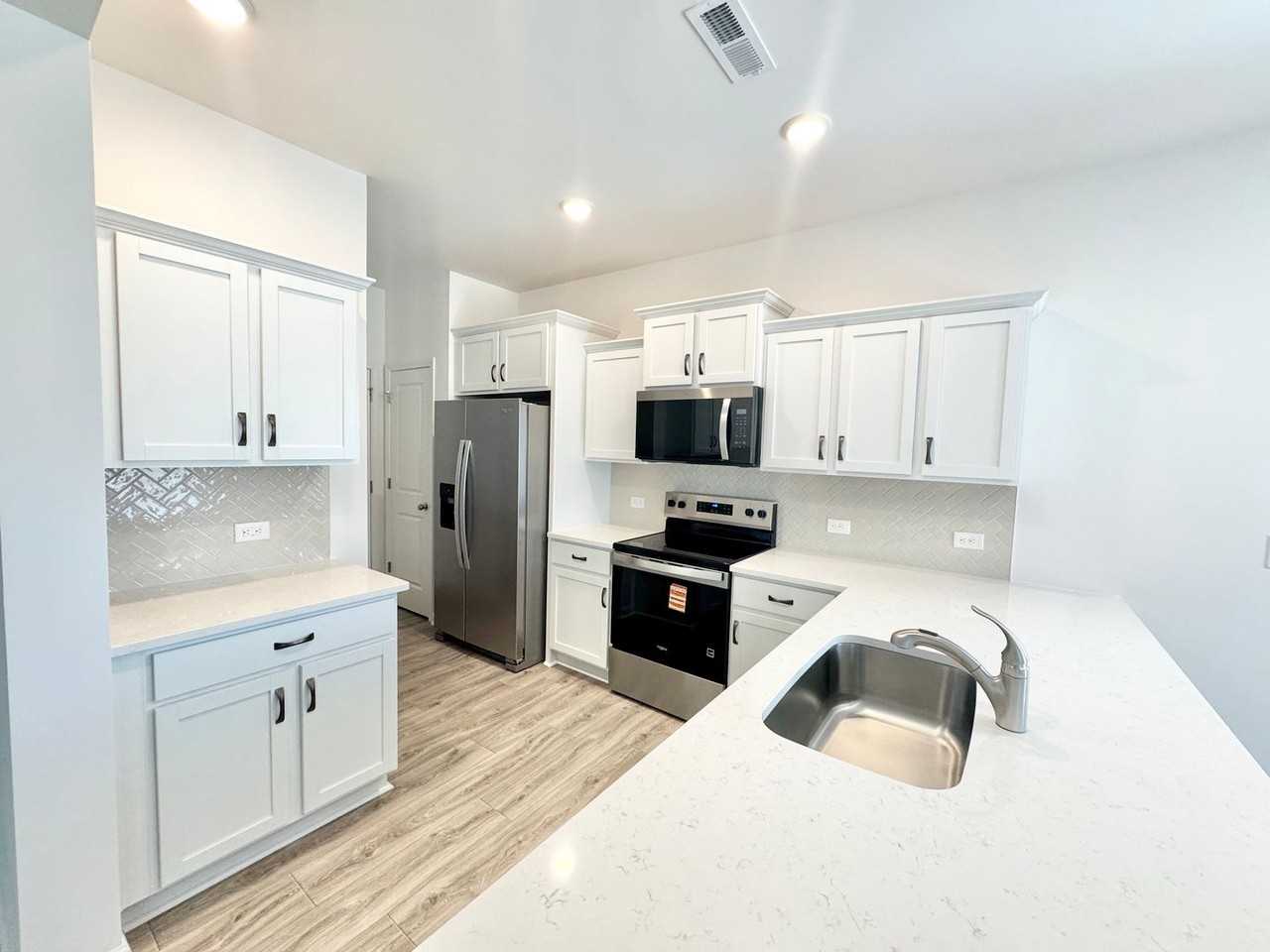 1400 Stork Dr - Photo 4 of 17