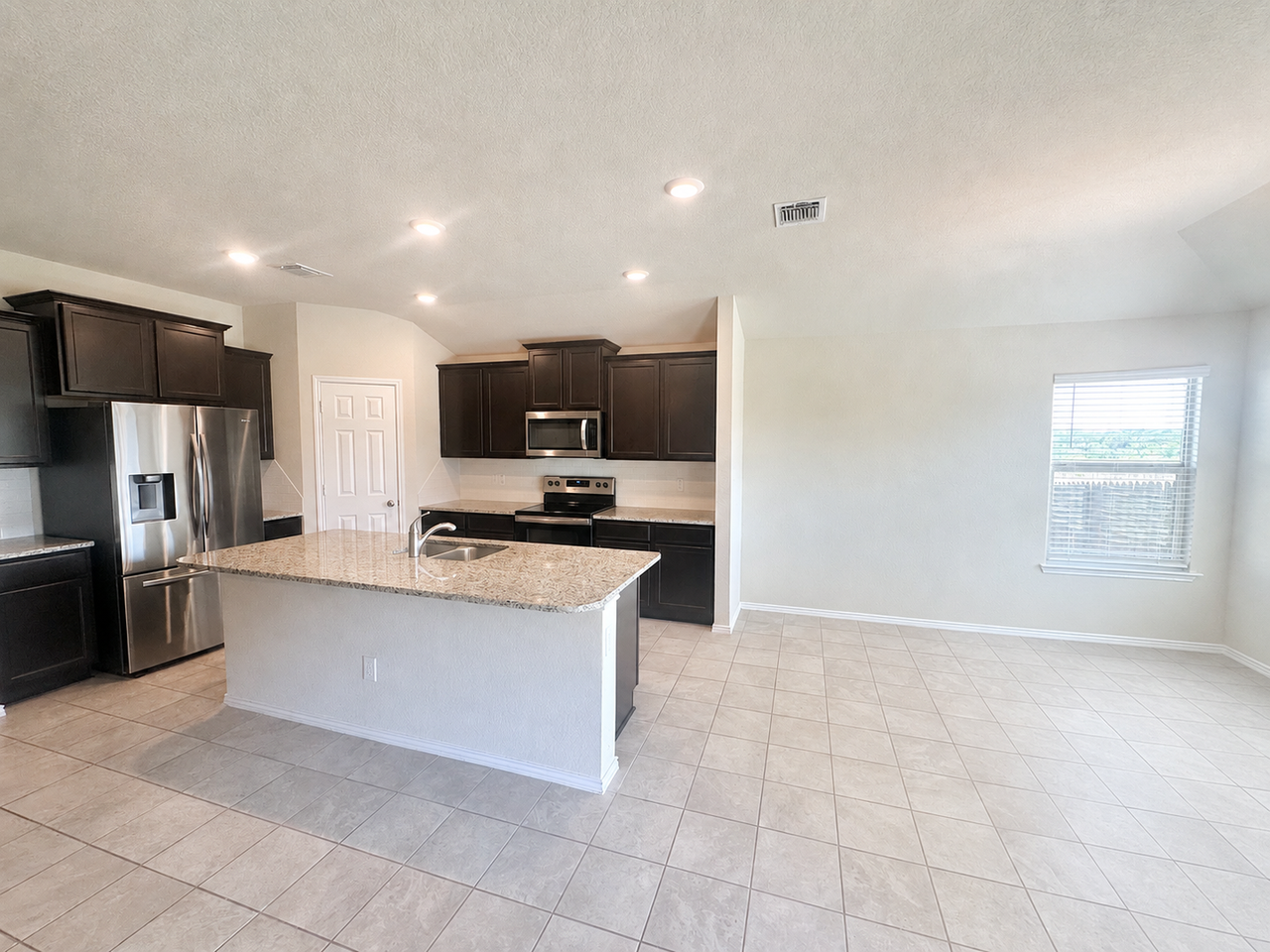 2032 Mallard Ct - Photo 4 of 20