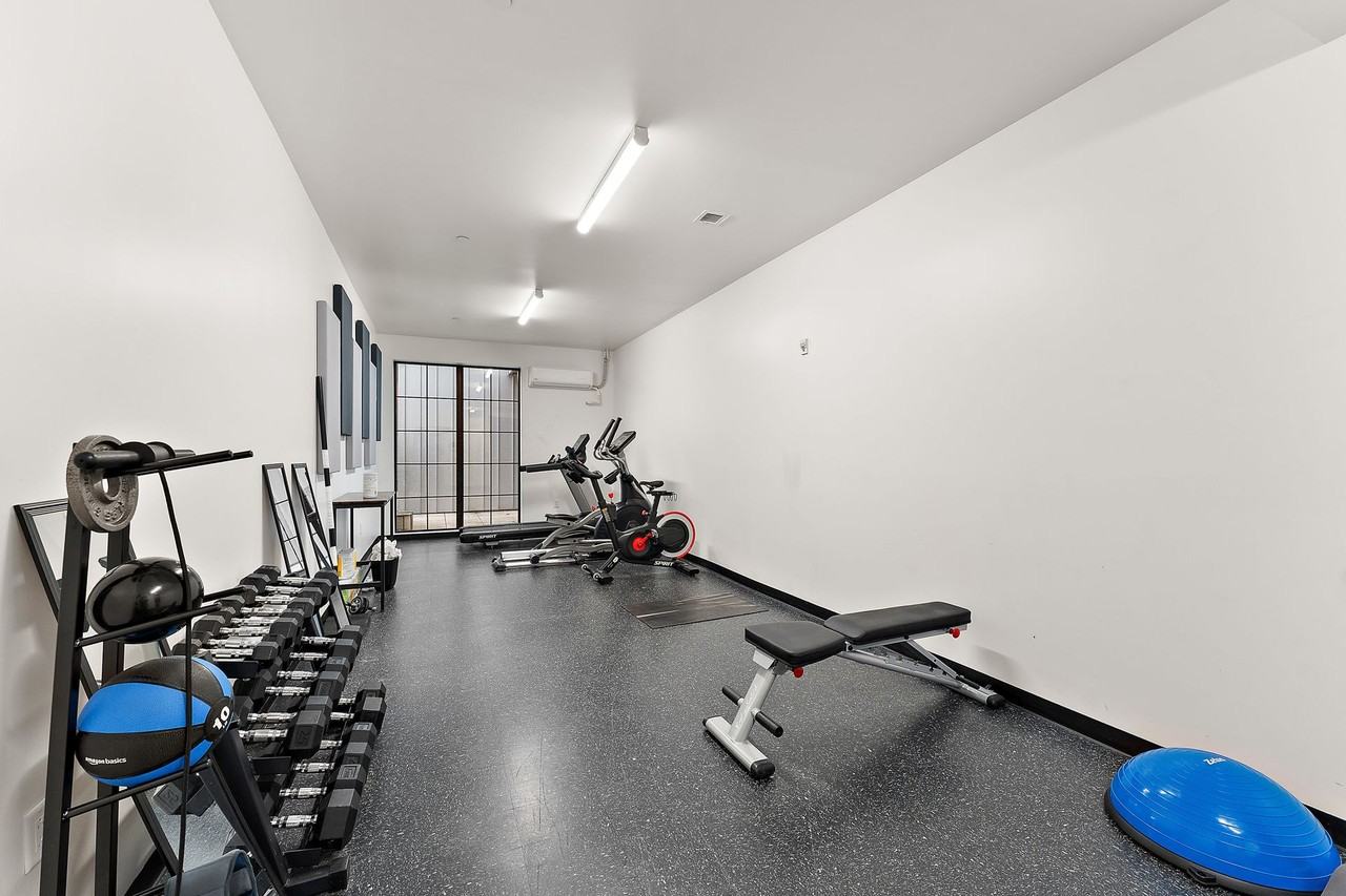 2635 Penn Ave - Photo 7 of 36