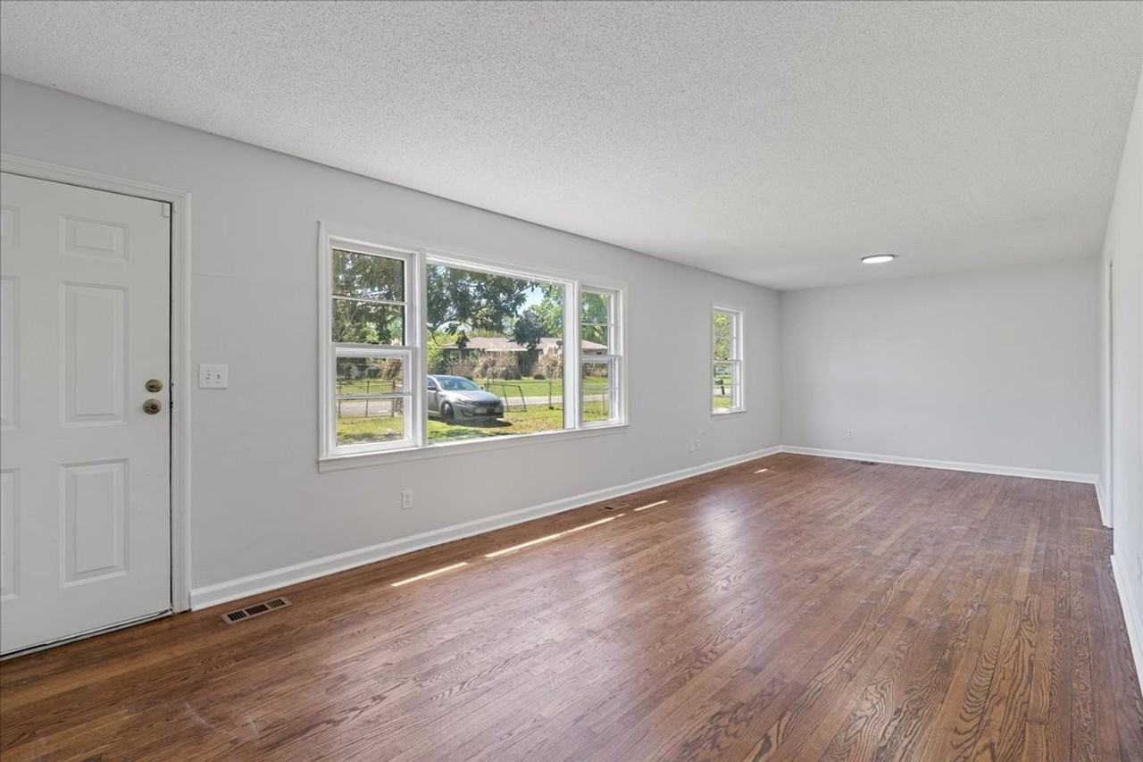 915 Altamaha St - Photo 2 of 12
