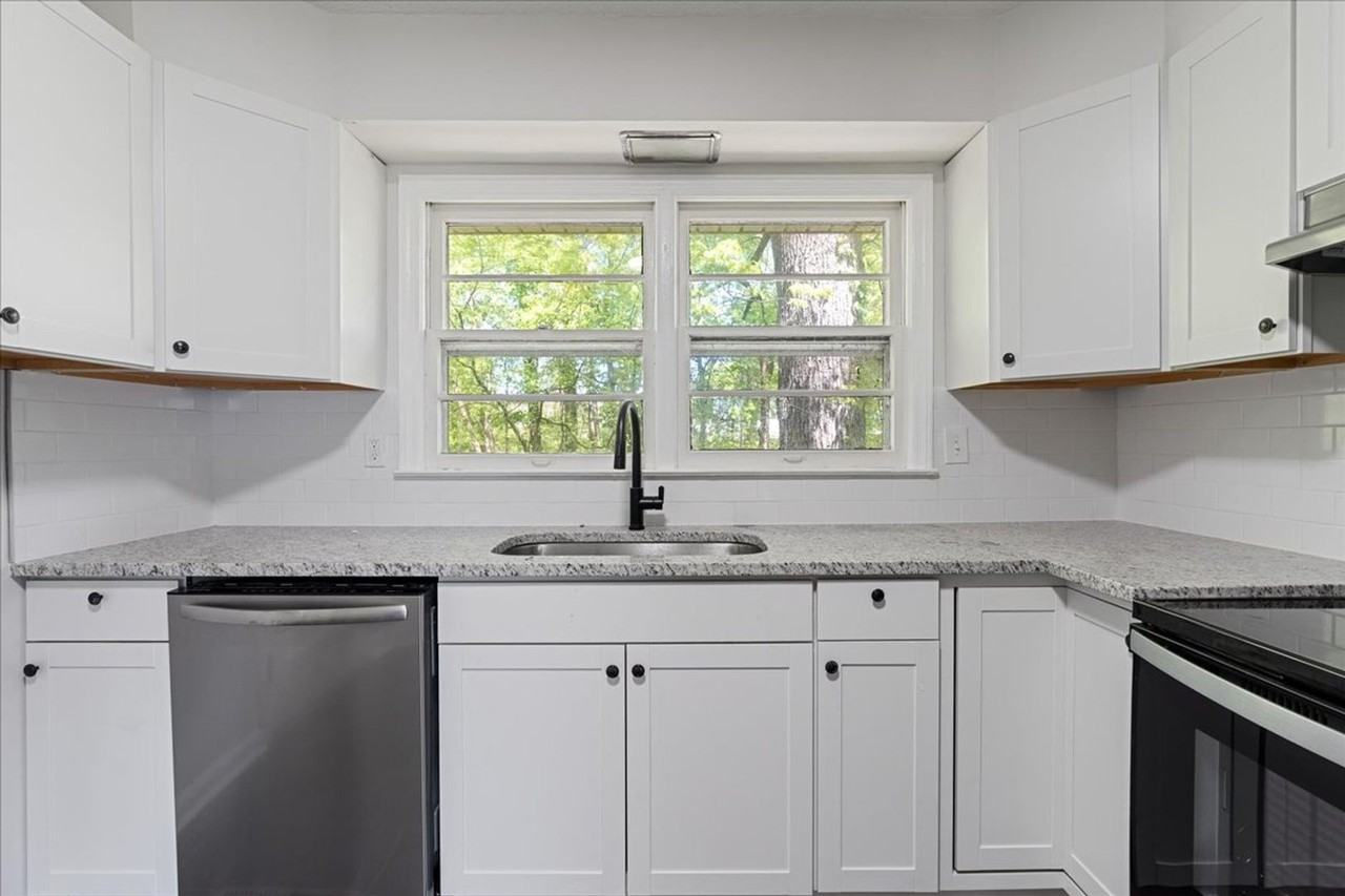 915 Altamaha St - Photo 4 of 12