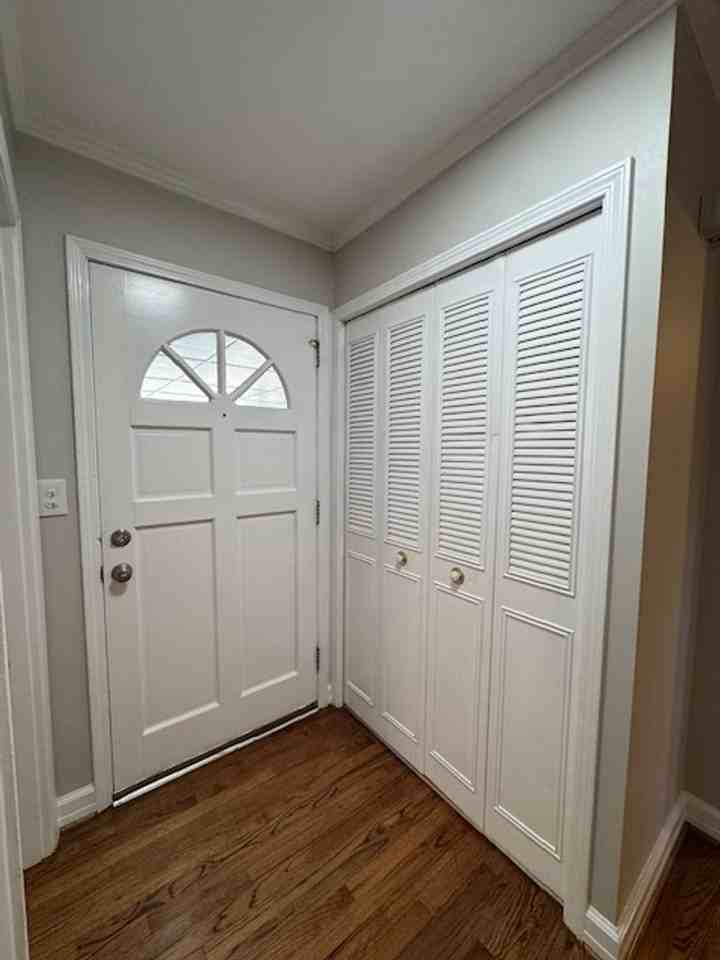 411 Croft St - Photo 3 of 29